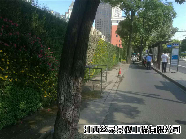 杭州湖墅南路半道红公交站旁